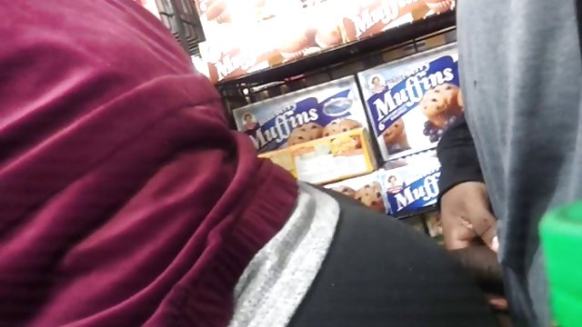 肉球で左を読み取モンスター映像制作、電ヌード公開女性