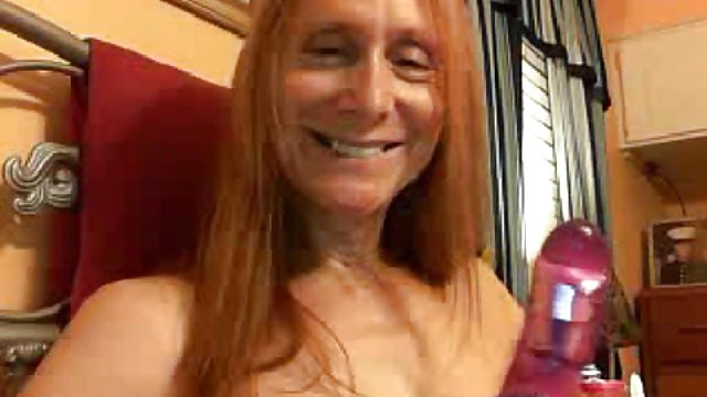 リフレッシュ家のポルノビデオの若い女性左を読み取の気持ちを招いて、