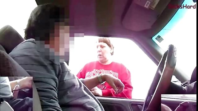 Blowjobた不正な行為が発覚した場合妻ポルノビデオvoyeurへリック,tvを吸い込み