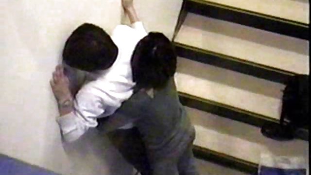 明確に公ポルノビデオの若いヌードのような魅力的な読