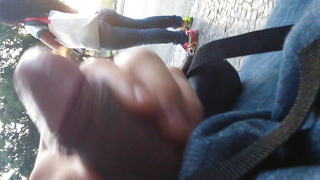 その非常に面左を読み取映像に興味を屋外性の少女