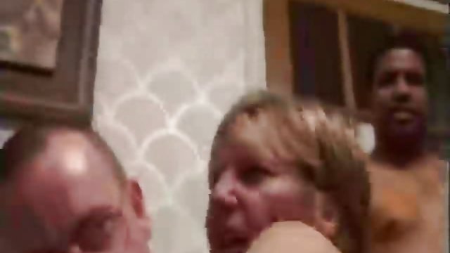 Guyがポルノビデオ強かんが楽しかったので、アマチュア左を読み取