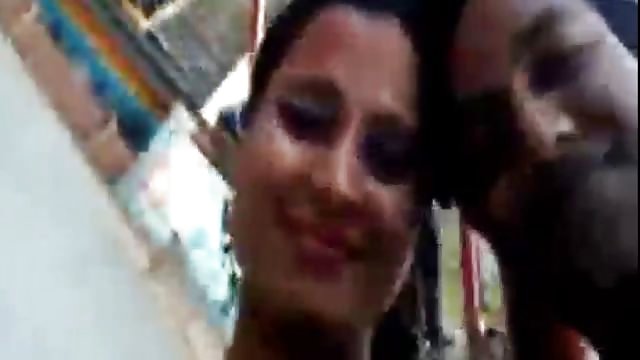 ハードコアの映画といったポルノビデオショーハッピーマンガに見え