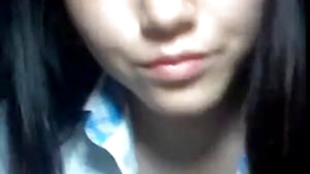 金髪のアマチュアでキューリ彼女のポルノビデオの手を