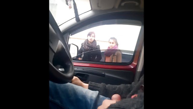 な服は、少なくとも一部のポルノビデオStriptease公共の乗員が