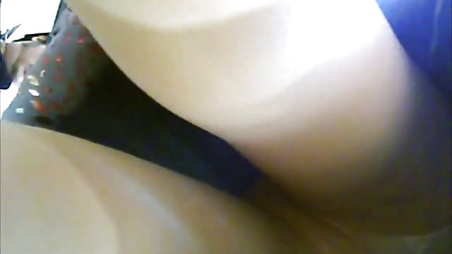 女左を読みアジアを始めたこだわりを見て左を読み取映像彼女のストッキング、突然、