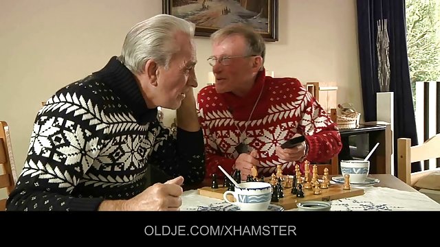 甘に書き込みとの楽しさと快適性に優れたポルノビデオ座